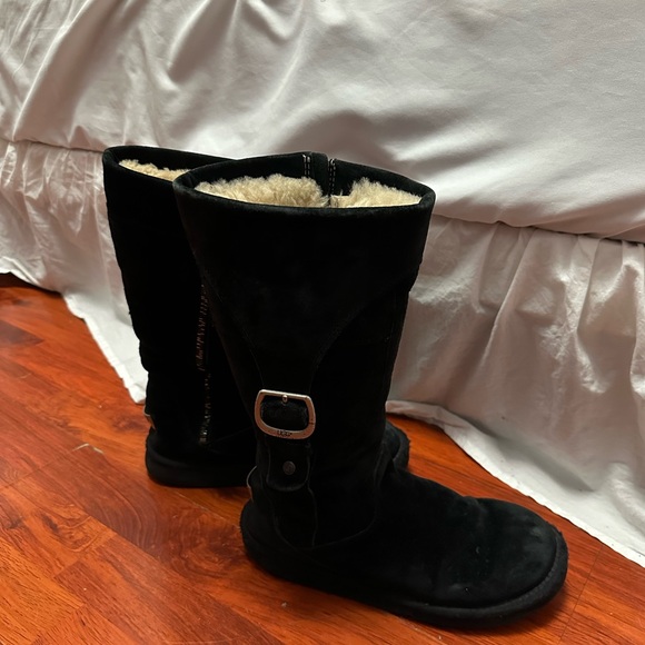 UGG BOOTS - Picture 2 of 7